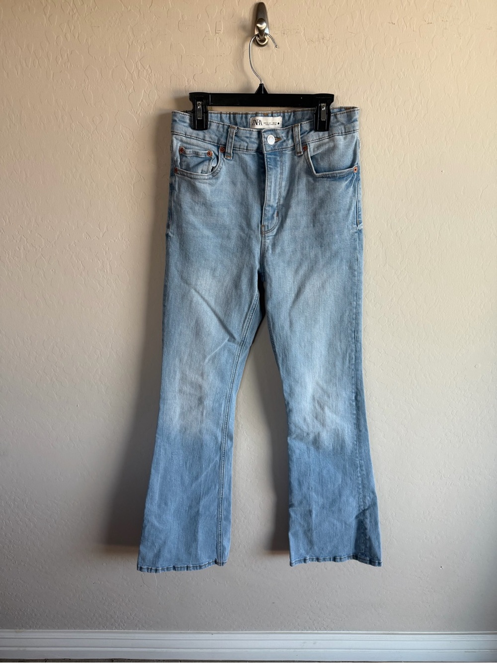 Zara Women’s Light Wash Jeans Size 6 High Rise Flared